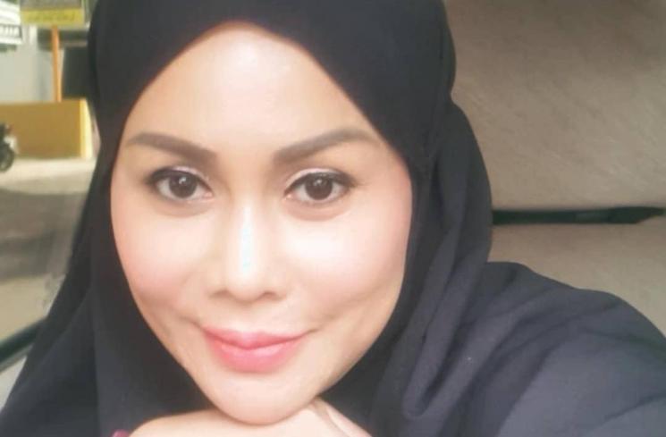  Potret Terbaru Mak Vera Mantan Manajer Olga Syahputra (instagram/@makverazanobia)