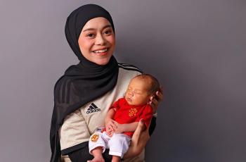 Lesti Kejora Gemes Banget Naik Motor-motoran Bareng Baby L, Model Bajunya Disorot