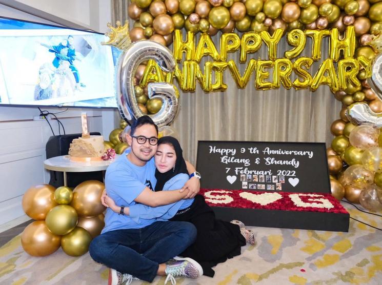 Momen anniversary Shandy Purnamasari dan Gilang Juragan 99. (Instagram/@shandypurnamasari)