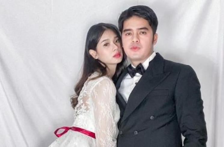 Artis Menikah dengan Pendeta. (Instagram/amandazevannya)