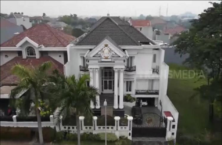 Adu Mewah Rumah Sosialita. (YouTube/ Trans7 Official)