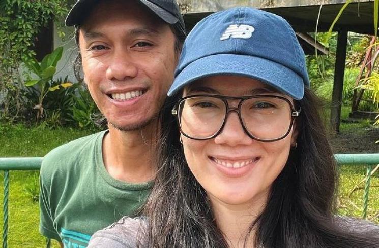 Potret Mesra Eross Chandra dan Sarah Diorita. (Instagram/sarahcandra)