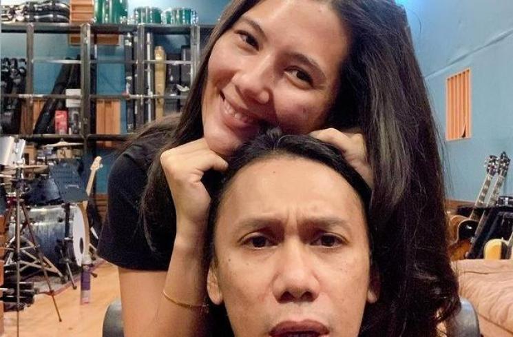 Potret Mesra Eross Chandra dan Sarah Diorita. (Instagram/sarahcandra)