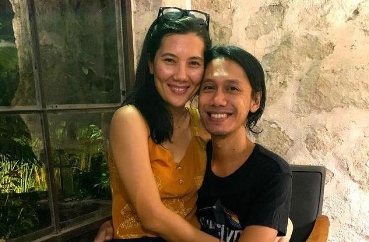 Potret Mesra Eross Chandra dan Sarah Diorita. (Instagram/sarahcandra)