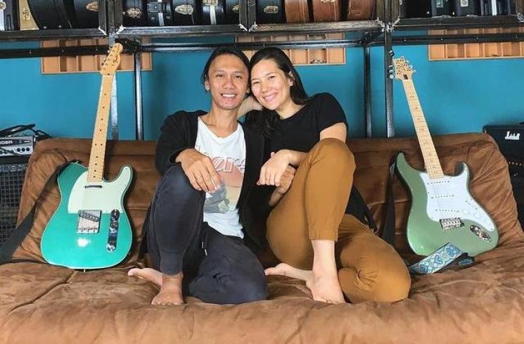 Potret Mesra Eross Chandra dan Sarah Diorita. (Instagram/sarahcandra)