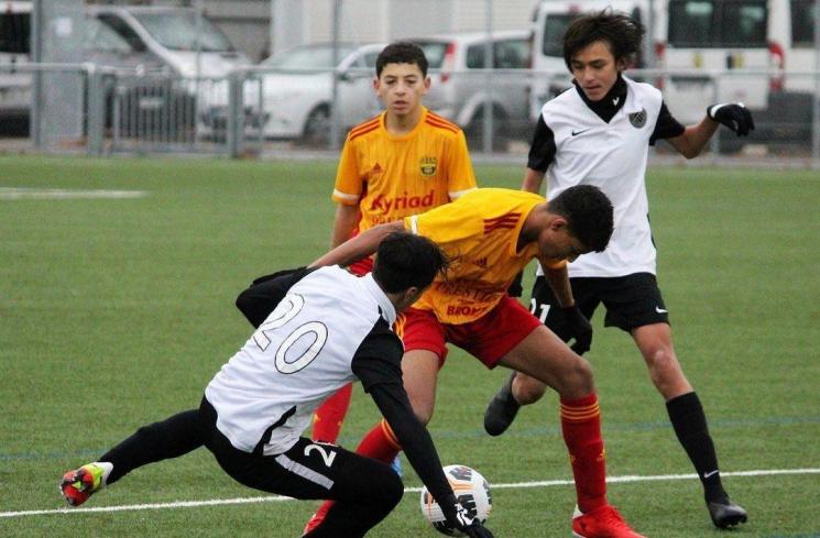 Potret Lionel anak Darius Sinathrya sekolah bola di Prancis (Instagram/@lionel.sinathrya)