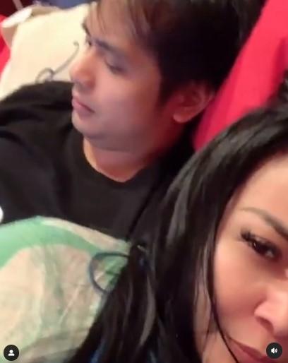 Kemesraan Jennifer Jill dan Ajun Perwira. (Instagram/@jennifer_ipel)