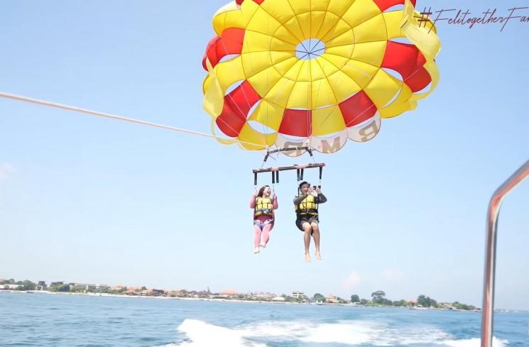 Momen seru Felicya Angelista dan Caesar Hito liburan di Bali (YouTube/Felitogether Family)