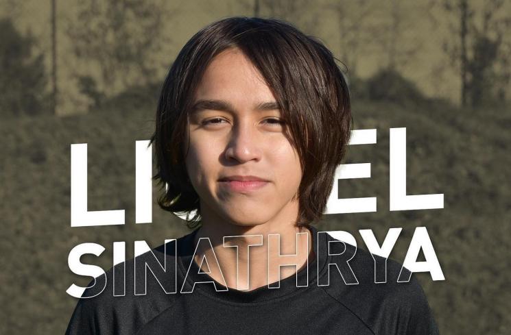 Potret Lionel anak Darius Sinathrya sekolah bola di Prancis (Instagram/@theicef_)