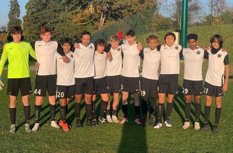 Potret Lionel anak Darius Sinathrya sekolah bola di Prancis (Instagram/@lionel.sinathrya)
