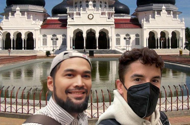 Teuku Wisnu 'foto bareng' Marc Marquez. (Instagram/teukuwisnu)