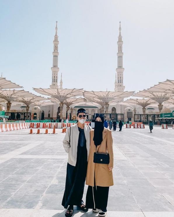 Potret Alvin Faiz dan Istri Umrah Saat Pandemi (Instagram/Alvin_411)