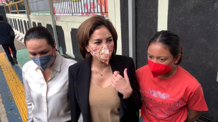 Nikita Mirzani bersama Fitri Salhuteru dan putrinya, Laura Meizani Nasseru Arsy alias Loly. (MataMata.com/Adiyoga Priyambodo)