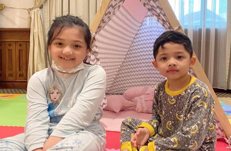 Adu Gaya Arsy Hermansyah dan Thalia Putri Onsu (instagram/@queenarsy/@thaliaputrionsu)