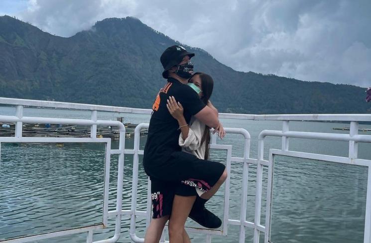 Potret Artis Rayakan Valentine (Instagram/@stefannwilliam)