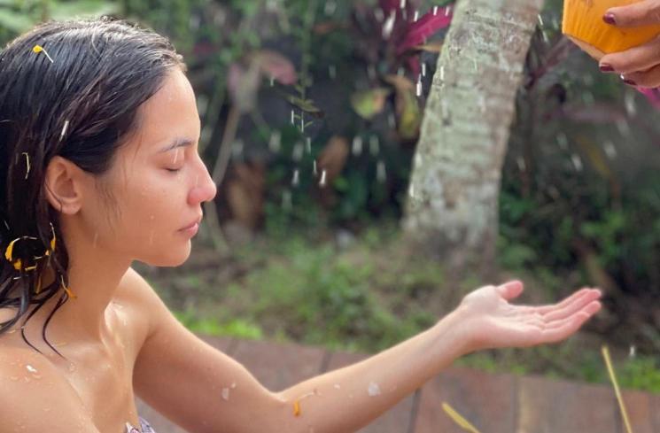 Pevita Pearce menjalani ritual keagamaan di Bali. [Instagram]