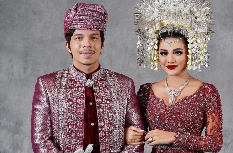 Pernikahan artis yang tak dihadiri orang tua (Instagram/@aurelie.hermansyah)