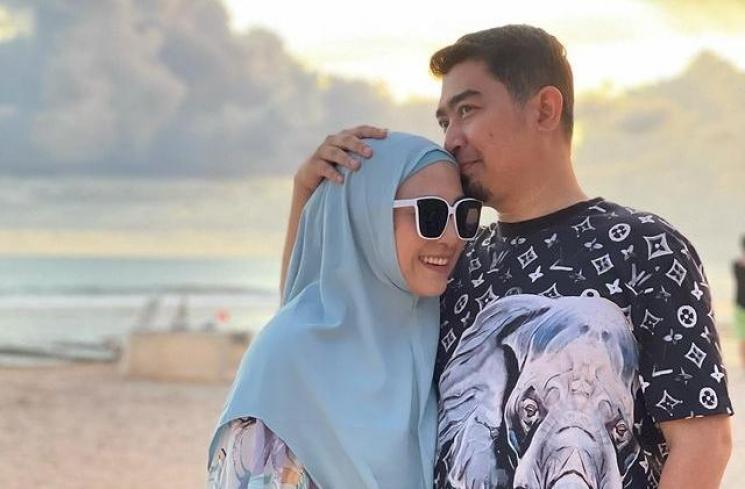 Artis Menikah dengan Ustaz. (Instagram/apriljasmine85)