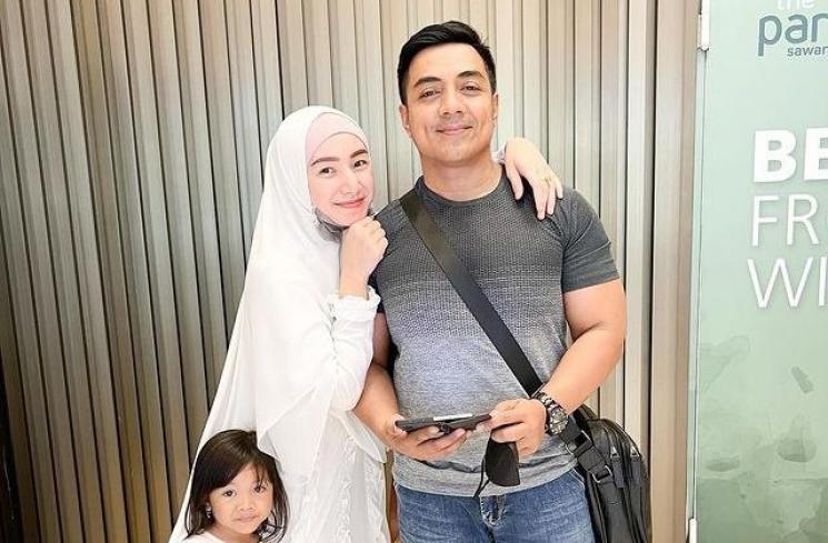Artis Menikah dengan Ustaz. (Instagram/_indrigiana_)