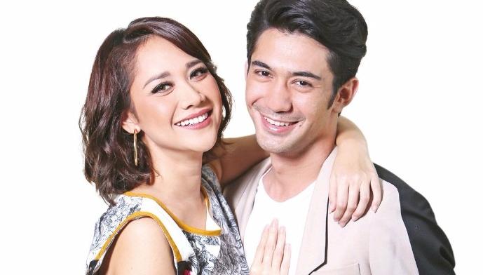 Kedekatan Reza Rahadian dengan Lawan Main. (Instagram/bclsinclair)