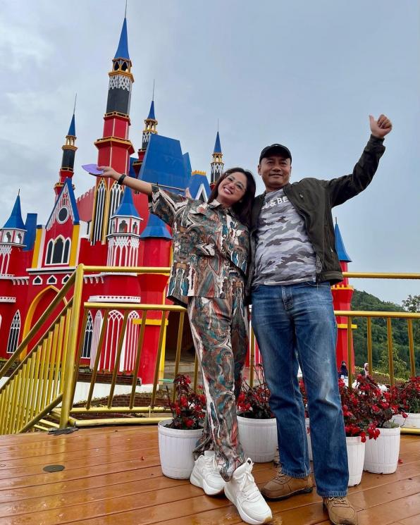Dewi Perssik buka tempat wisata taman bunga. (Instagram/dewiperssikreal.new)