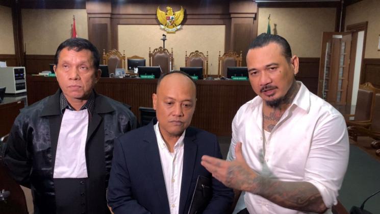 Jerinx SID di Pengadilan Negeri Jakarta Pusat, Jumat (18/2/2022). (MataMata.com/Adiyoga Priyambodo)