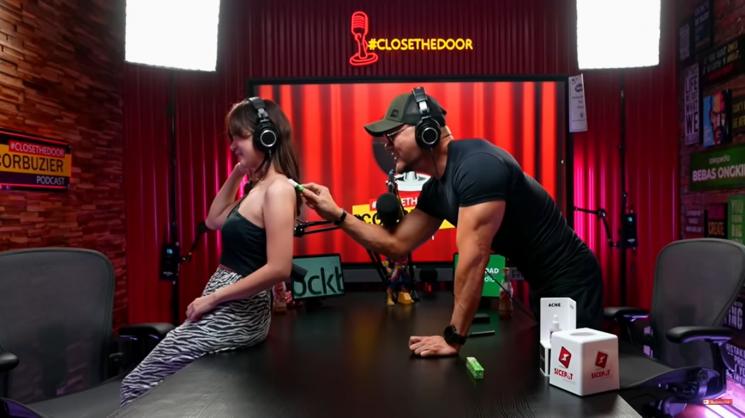 Livy Renata dan Deddy Corbuzier. (YouTube/Deddy Corbuzier)
