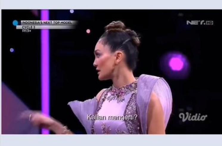 Luna Maya marah di panggung Indonesia's Next Top Model Cycle 2. (NET TV)
