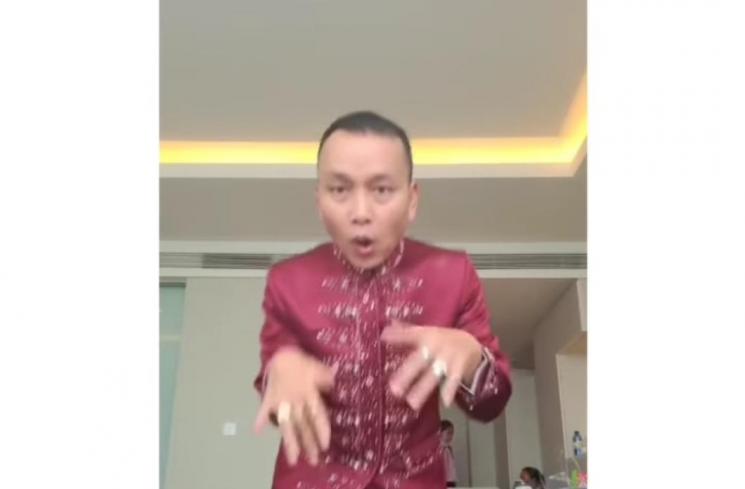 ayah Ozak dan keluarga (Instagram/@lambegosiip)