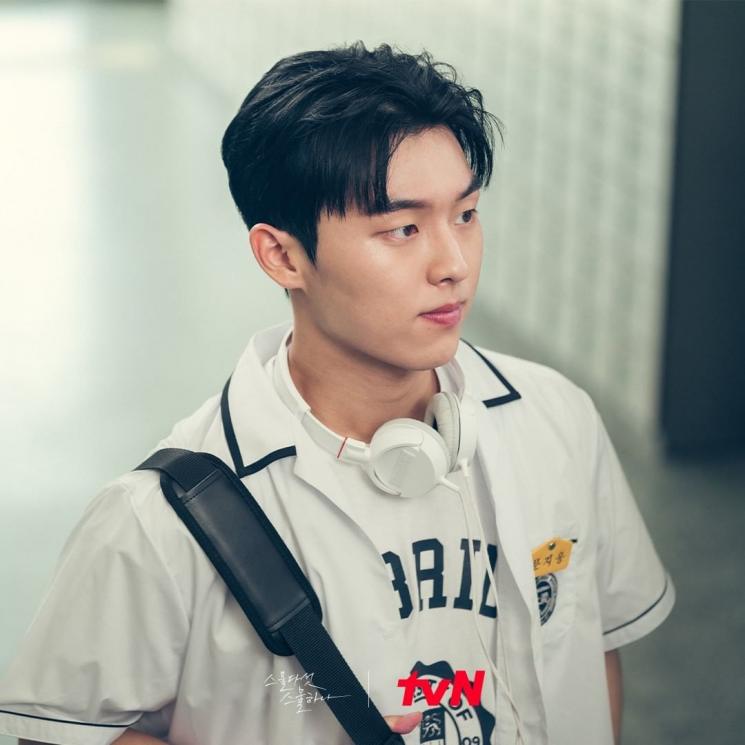 Pesona Choi Hyun Wook di Twenty-Five Twenty-One. (Instagram/@tvn_drama)