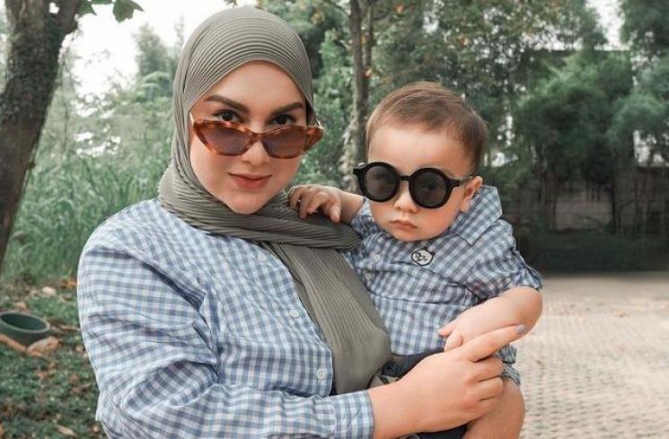 Potret Air Rumi Anak Irish Bella. (Instagram/airrumiakbar1453)