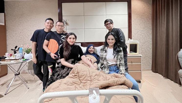 Detik-detik Aurel Hermansyah melahirkan. (Instagram/aurelie.hermansyah)
