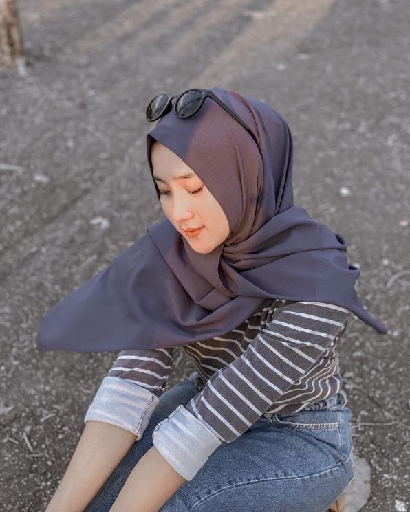Potret Yeni Inka berhijab. (Instagram/@yeniinka)