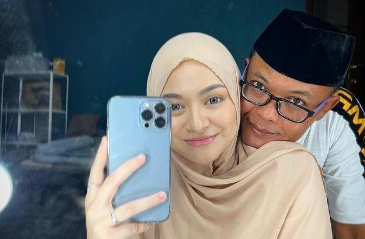 Potret Langsing Natalie Holscher setelah Melahirkan. (Instagram/@natalieholscher)
