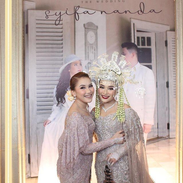 Artis Ditinggal Adik Nikah. (Instagram/ayutingting92)