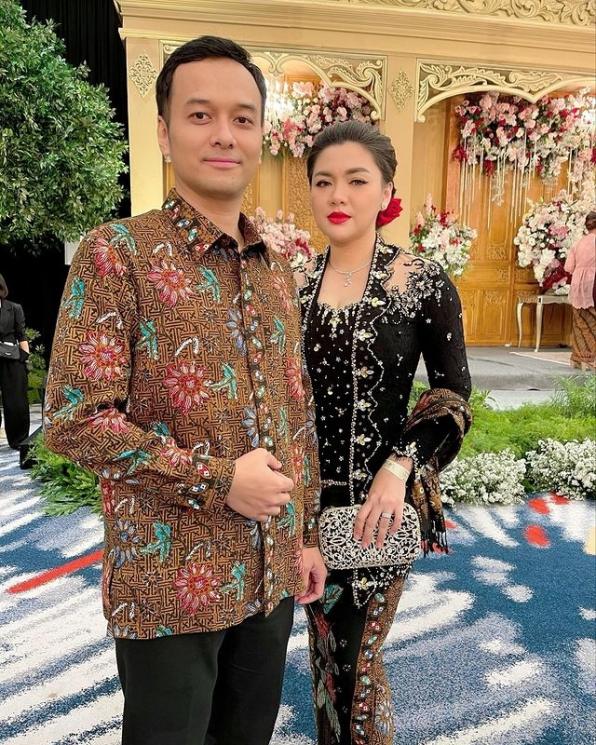 Artis Ditinggal Adik Nikah. (Instagram/vickyshu)