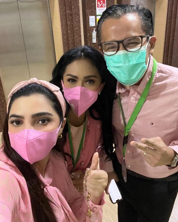 Potret Ashanty dan Krisdayanti Temani Aurel Hermansyah Lahiran (Instagram/@ashanty_ash)