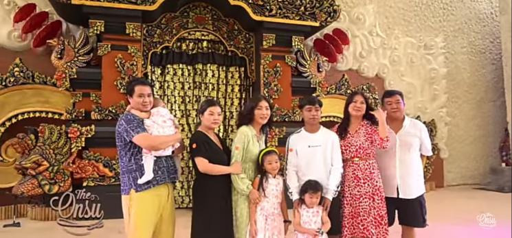 Potret Sarwendah Liburan Bareng Anak di Bali. (Instagram/sarwendah92) 