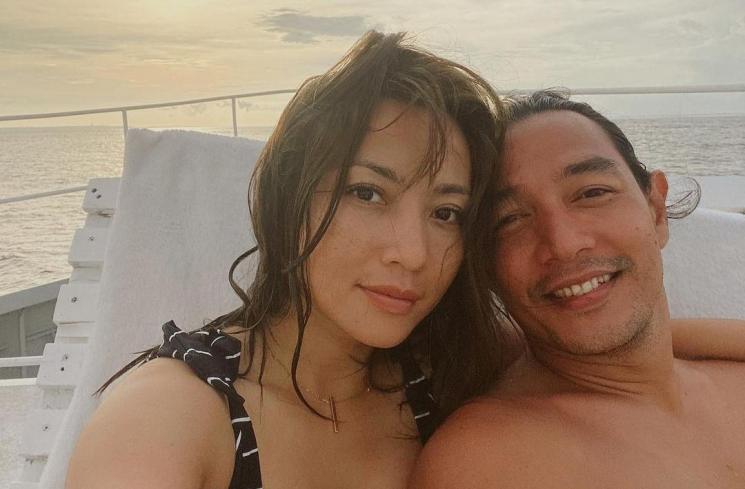 Potret Mesra Hesti Purwadinata dan Suami (Instagram/@hestipurwadinata)