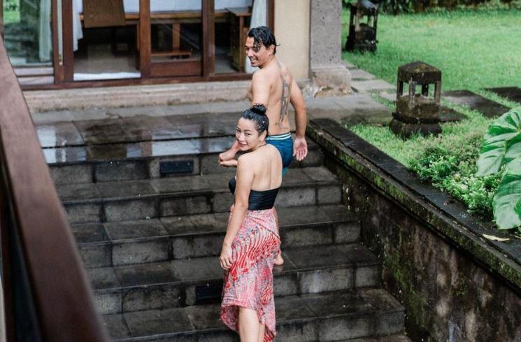 Potret Mesra Hesti Purwadinata dan Suami (Instagram/@hestipurwadinata)