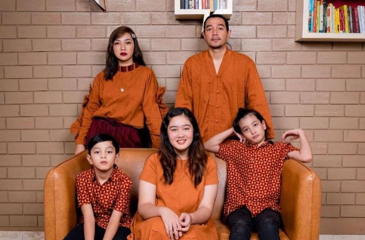 Potret Mesra Hesti Purwadinata dan Suami (Instagram/@hestipurwadinata)