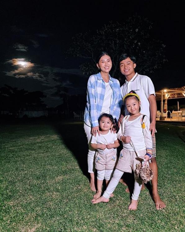 Potret Sarwendah Liburan Bareng Anak di Bali. (Instagram/sarwendah92) 
