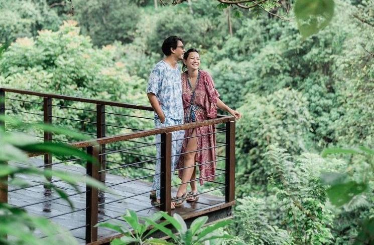 Potret Mesra Hesti Purwadinata dan Suami (Instagram/@hestipurwadinata)