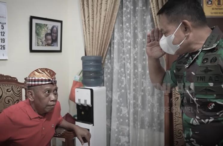 Momen Tukul Arwana Dikunjungi Jenderal TNI (YouTube/TNI AD)