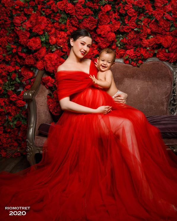 Potret Kimberly Ryder momong anak. (Instagram/@kimbrlyryder)