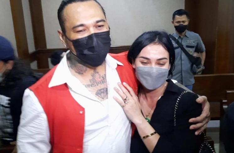 Jerinx SID dan Nora Alexandra. (MataMata.com/Evi Ariska)