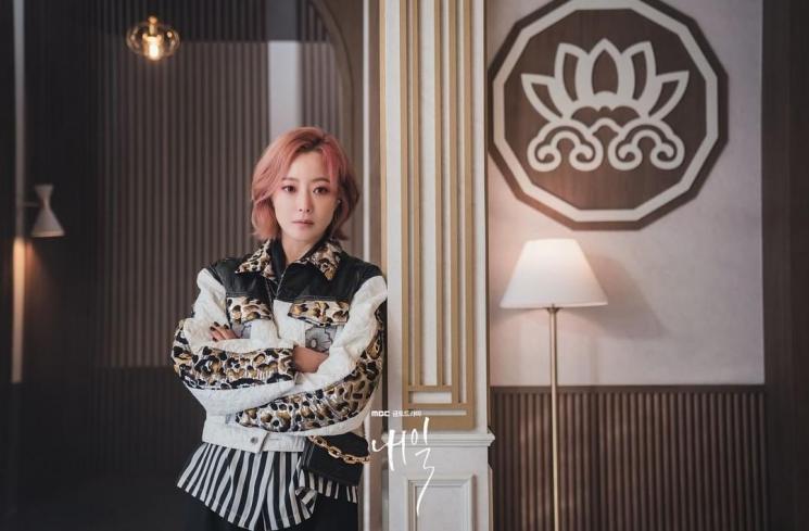 Pesona Kim Hee Sun di Tomorrow (Instagram/@mbcdrama_now)