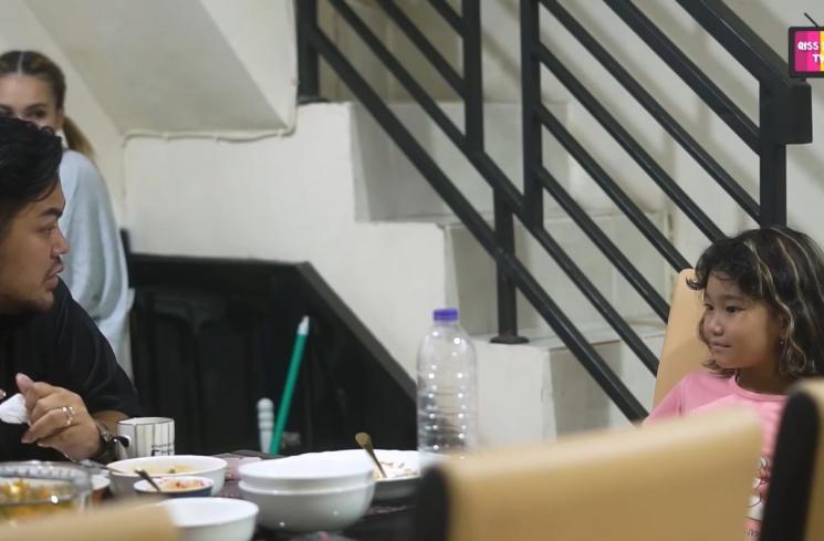 Momen Ivan Gunawan bareng Bilqis Anak Ayu Ting Ting (YouTube/Qiss You TV)