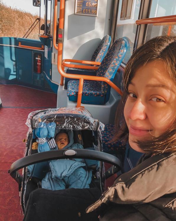 Potret Kimberly Ryder momong anak. (Instagram/@kimbrlyryder)