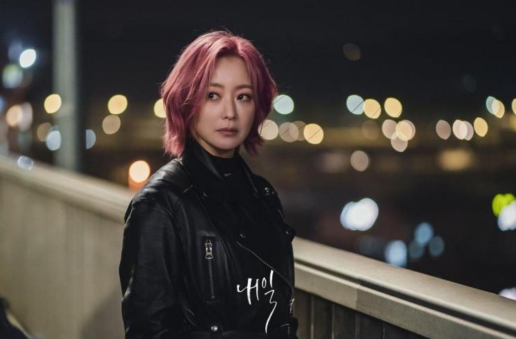 Pesona Kim Hee Sun di Tomorrow (Instagram/@mbcdrama_now)